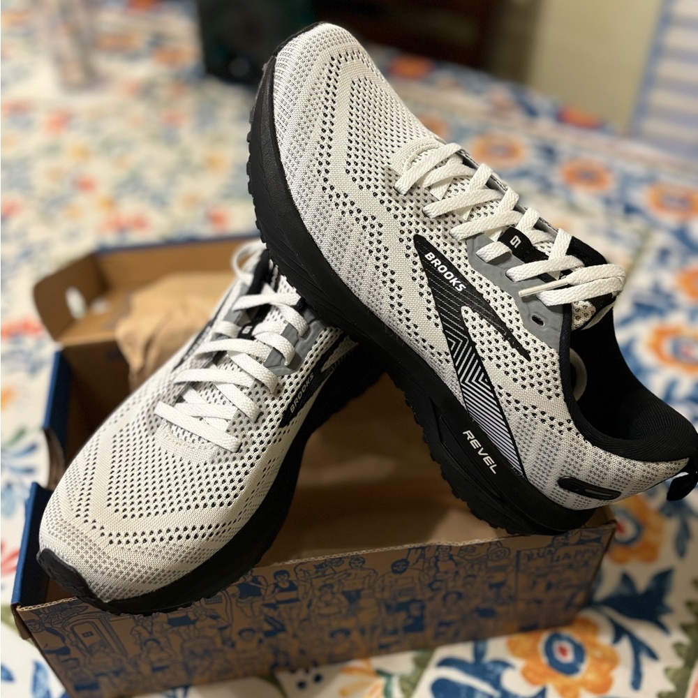 Brooks Revel 6-New in Box